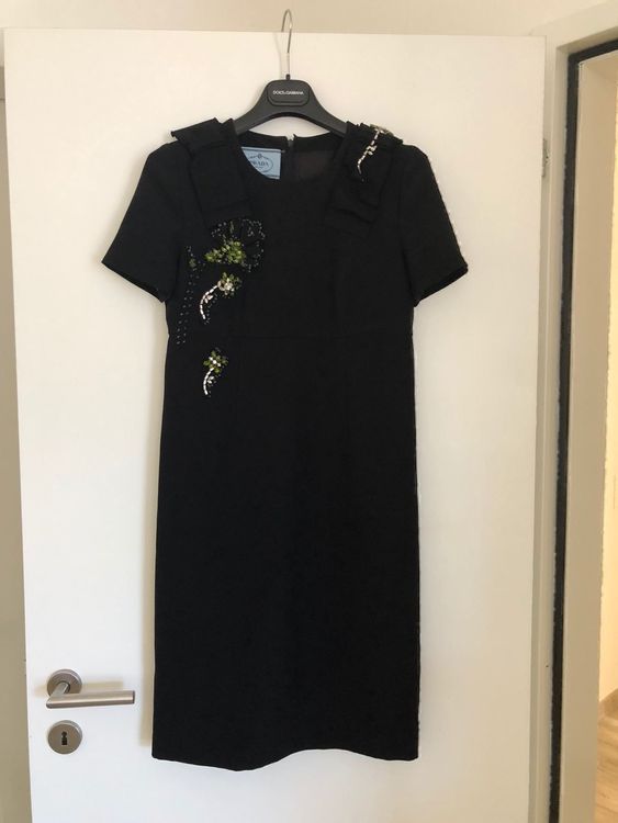 Prada Kleid schwarz mit Swarovski Blumen kaufen auf Ricardo