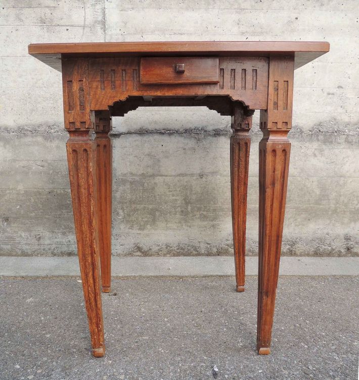 Tisch antik kleiner massiv Holz Tisch | Kaufen auf Ricardo