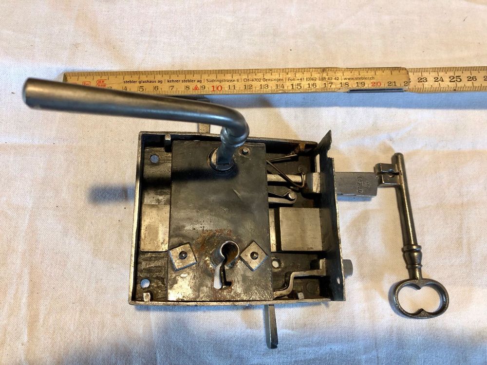 sehr altes Zimmertürschloss kaufen auf Ricardo