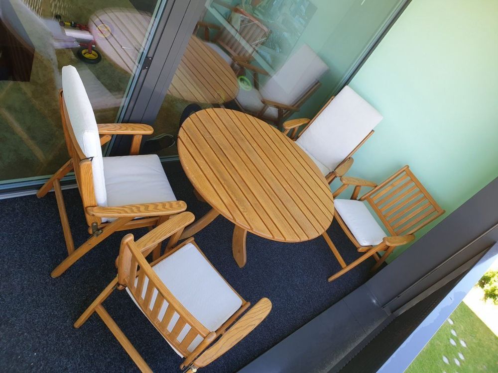 Gartenstühle Und Tisch