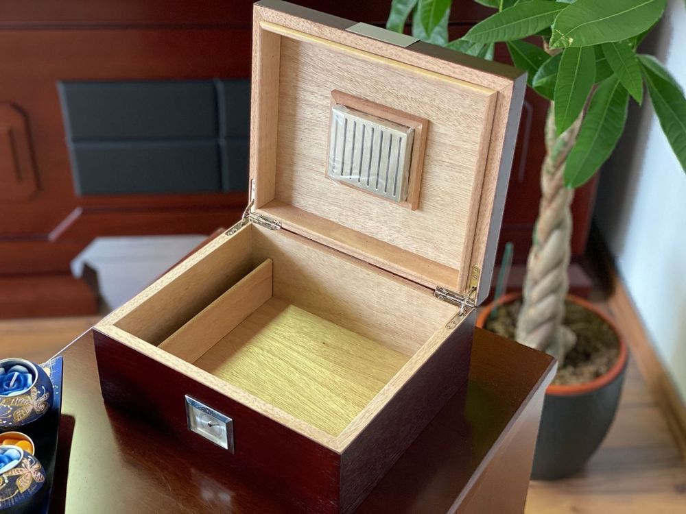 CASTRO Humidor für 25 Zigarren No. 17 Kaufen auf Ricardo