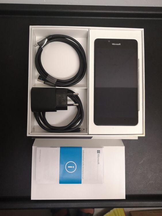 Microsoft Lumia 950 – 32GB Noir (Neuf Sous Blister, Avec Chargeur)
