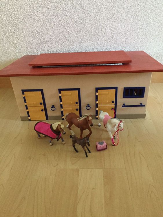 Der Zauber des Landlebens: Entdecke die Schleich Holz Pferdestall-Welt mit kostenlosen Ausmalbildern!