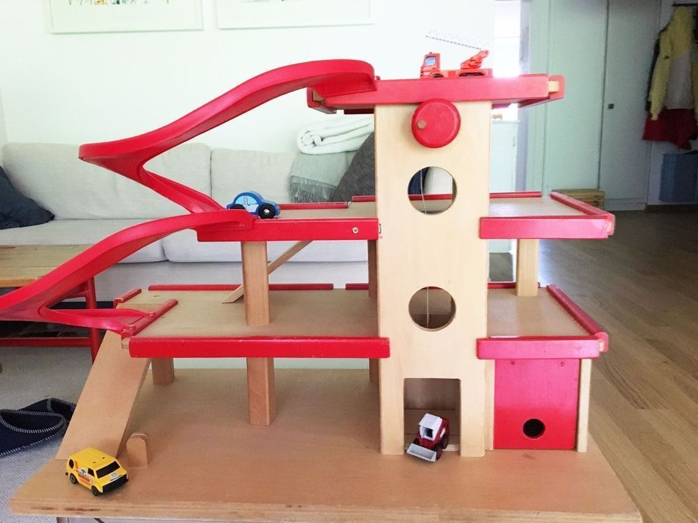 Holzspiel Garage mit 3 Stockwerken | Kaufen auf Ricardo