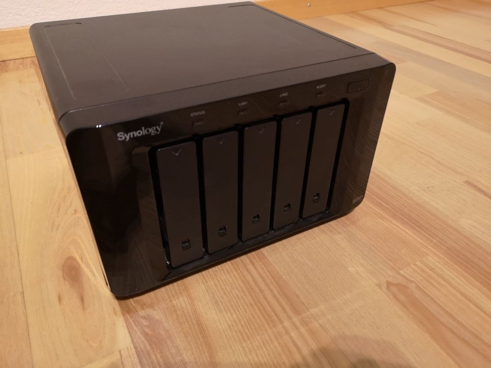 Synology DiskStation DS1511+ mit 5x3TB Kaufen auf Ricardo