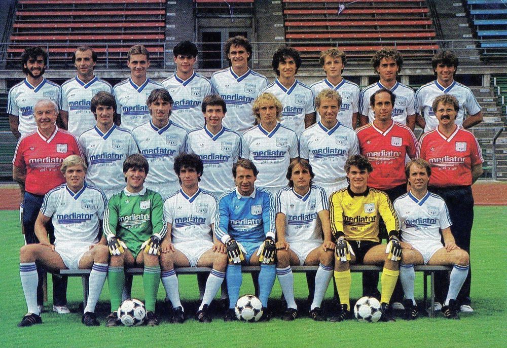 FC ZÜRICH FCZ MANNSCHAFTSKARTE 19841985 Kaufen auf Ricardo
