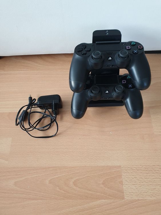 2 ps4 controller + laden station Kaufen auf Ricardo