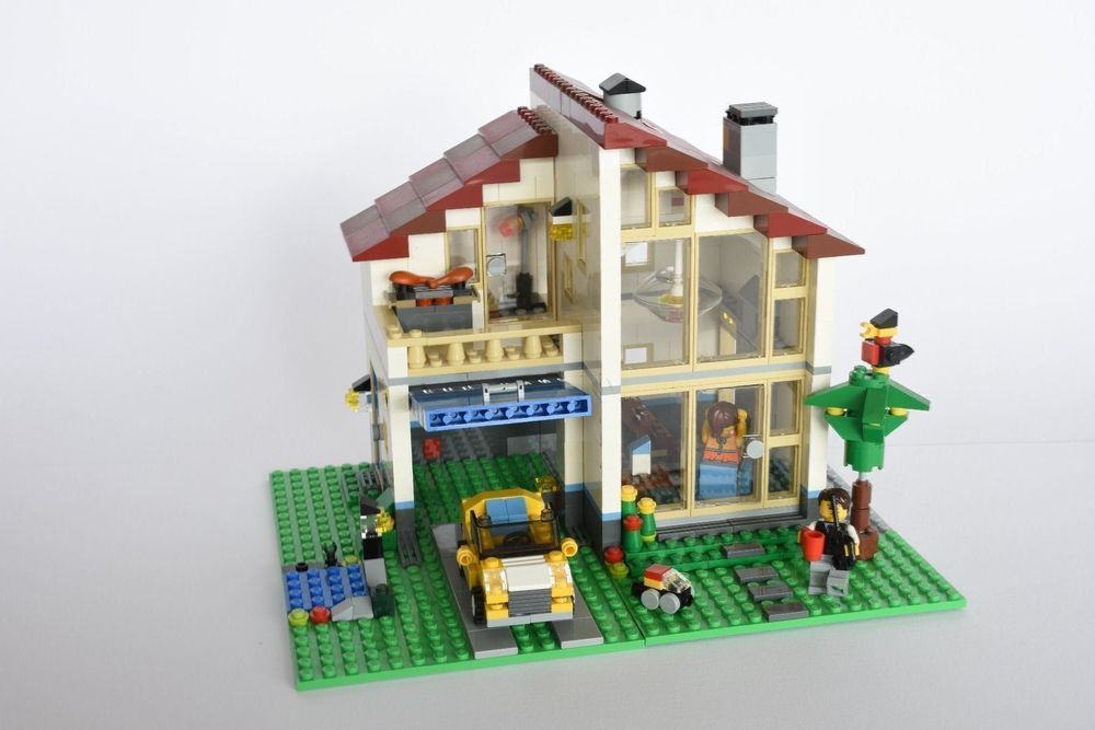 Featured image of post Lego Creator Haus Mit Pool Die creator spielsets enthalten fahrzeuge h user oder tiere sodass f r jeden geschmack etwas dabei ist