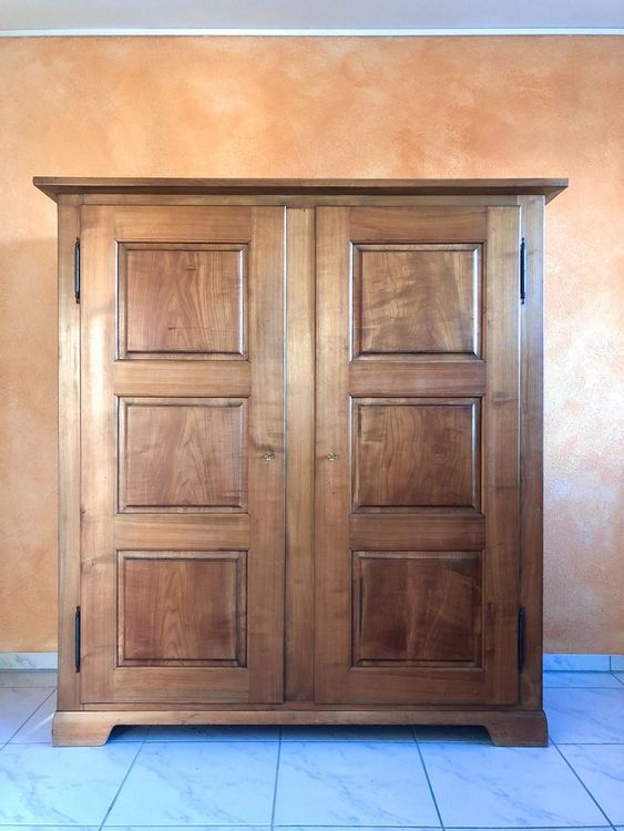 Schrank aus massivem Kirschbaumholz | Kaufen auf Ricardo