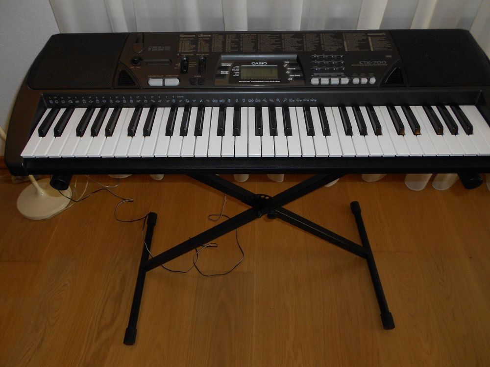 Keyboard CASIO CTK700 mit Ständer Kaufen auf Ricardo