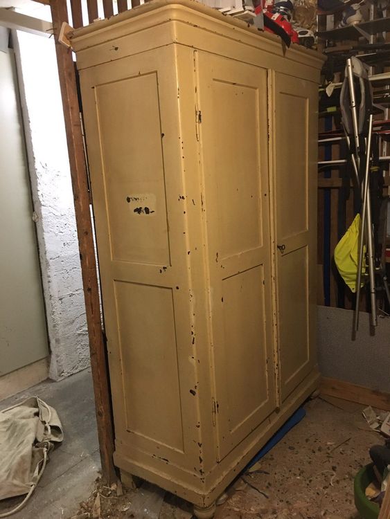 Holzschrank kaufen auf Ricardo