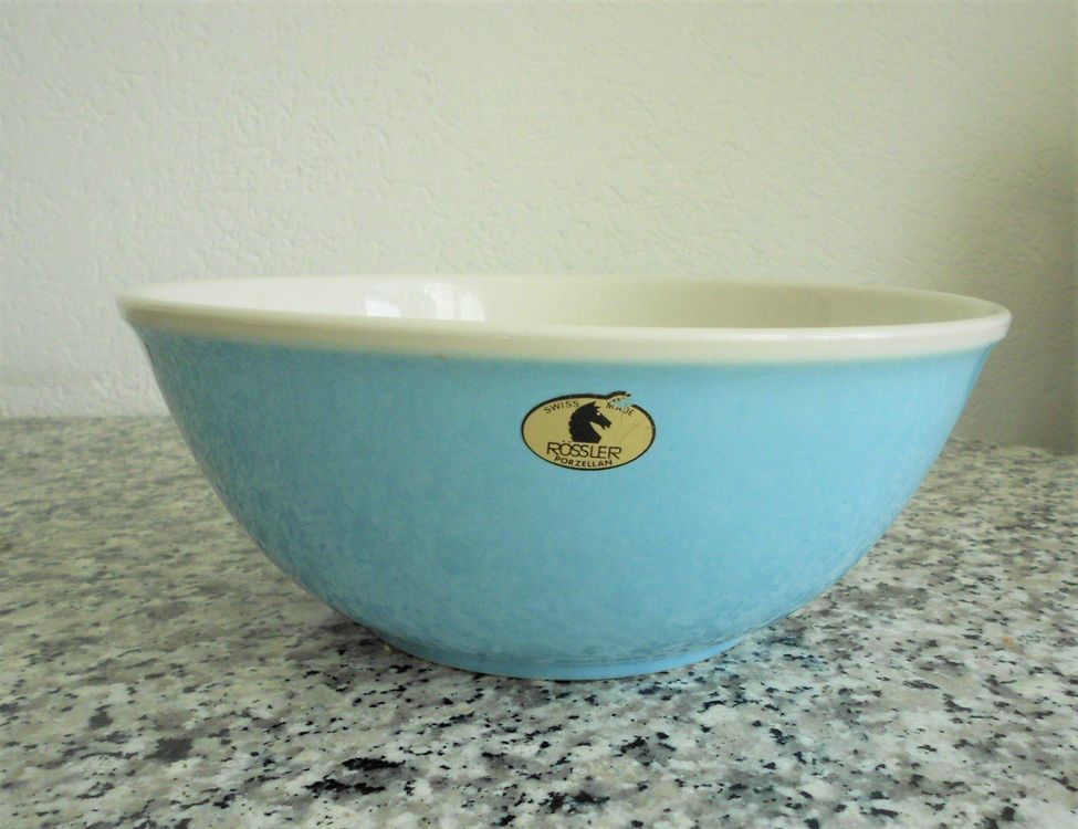 schüssel hellblau