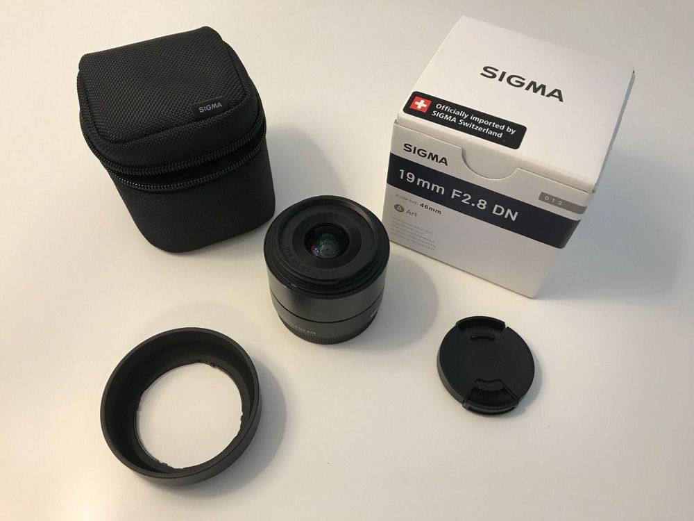NEX-5T ＋ 単焦点レンズ sigma 19mm f2.8 DN 美品 - カメラ