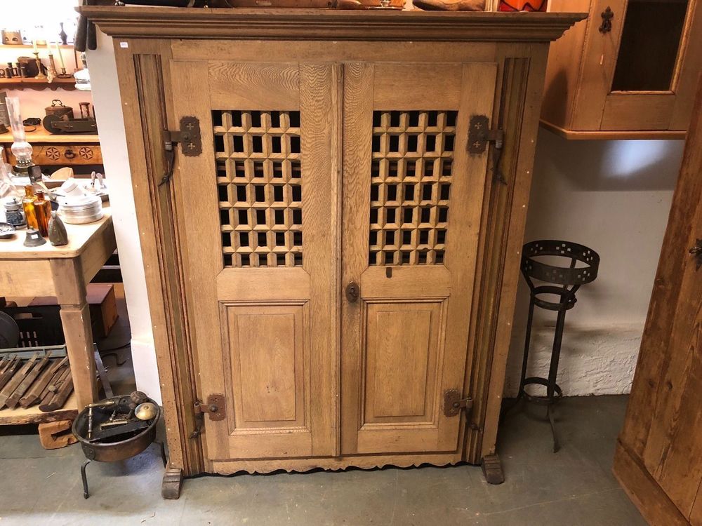 Antiker Vorratsschrank kaufen auf Ricardo
