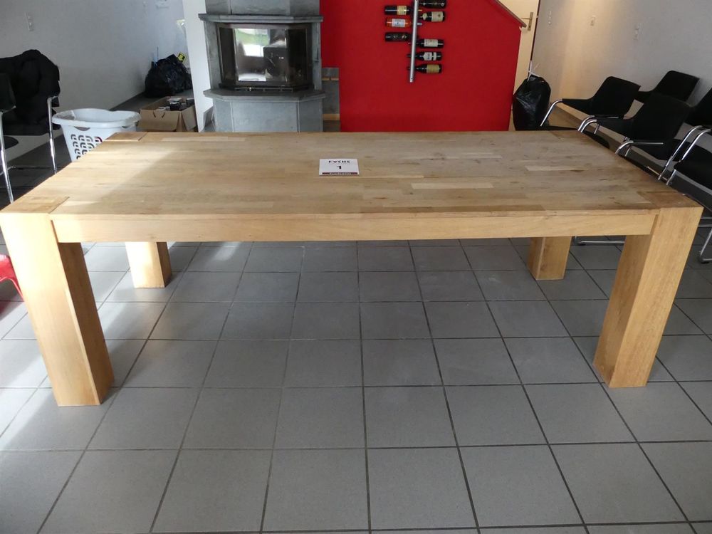 001) Massiver Esstisch aus Holz | Kaufen auf Ricardo