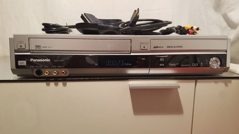 VHS/DVD Kombigerät mit HDMI !! Kaufen auf Ricardo