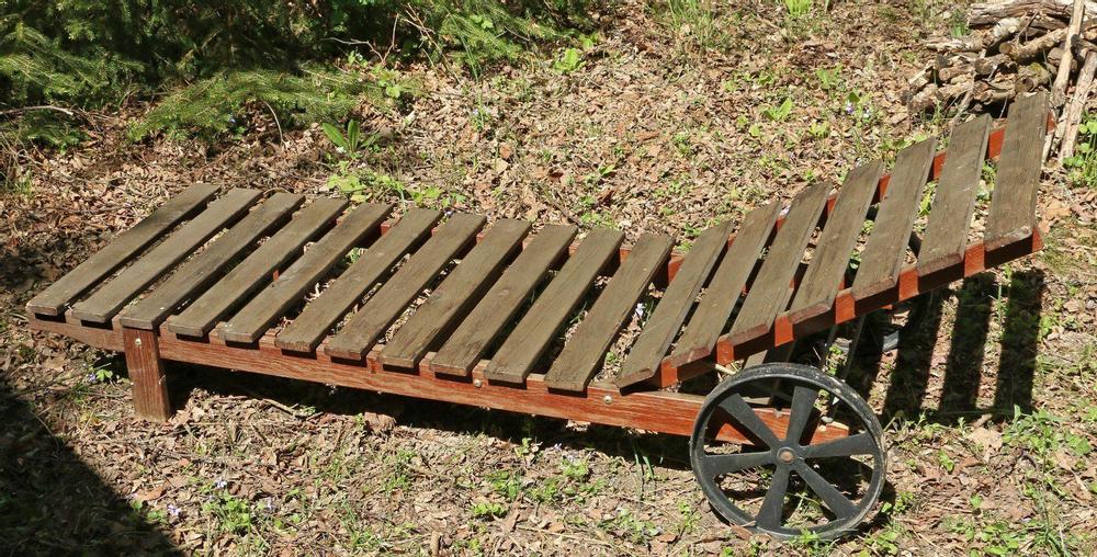 holzliege garten geschwungen