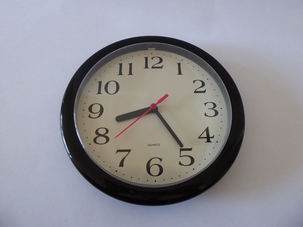Uhr mit Sekundenzeiger zum Aufhängen Kaufen auf Ricardo Uhr mit Sekundenzeiger zum Aufhängen Kaufen auf Ricardo