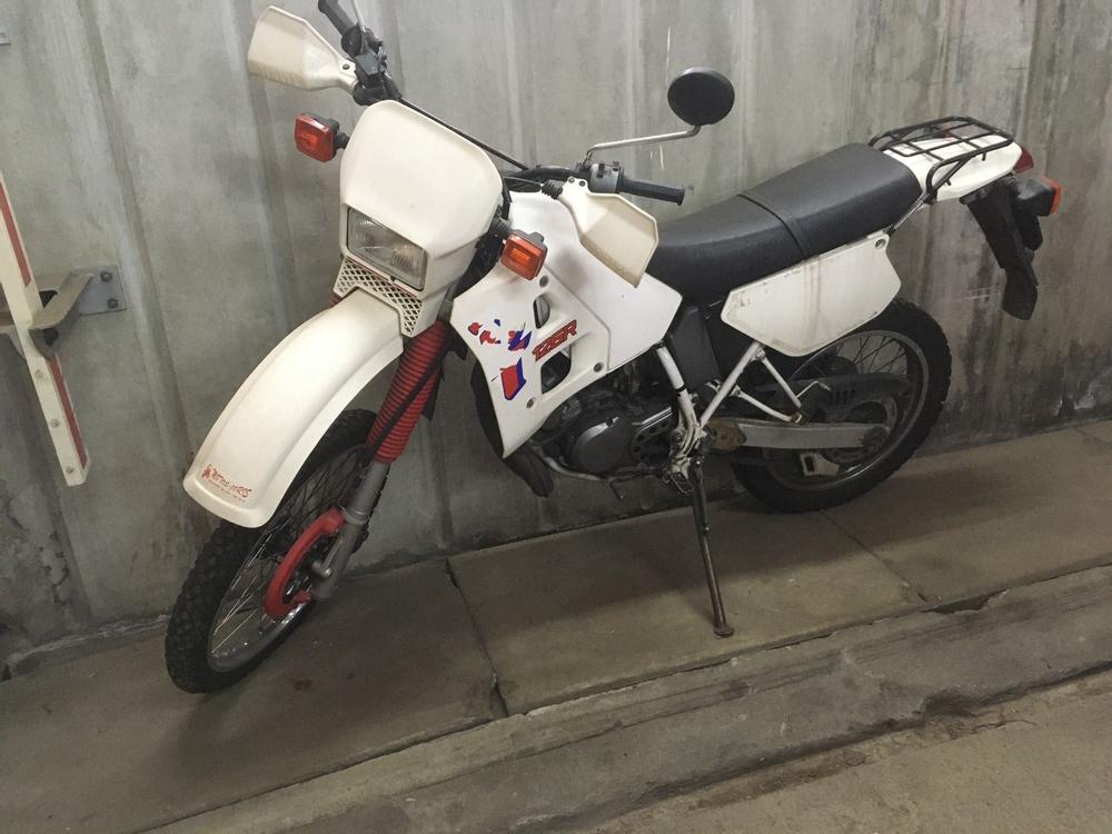 Vends Yamaha  DT  125 blanche en bon tat Kaufen auf Ricardo