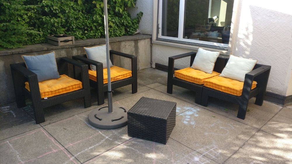 Gartenlounge Rattan mit Kissen und Tisch kaufen auf Ricardo