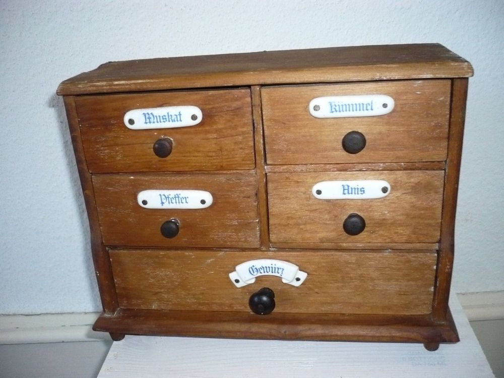 kleiner Gewürzschrank mit Porzellan | Kaufen auf Ricardo