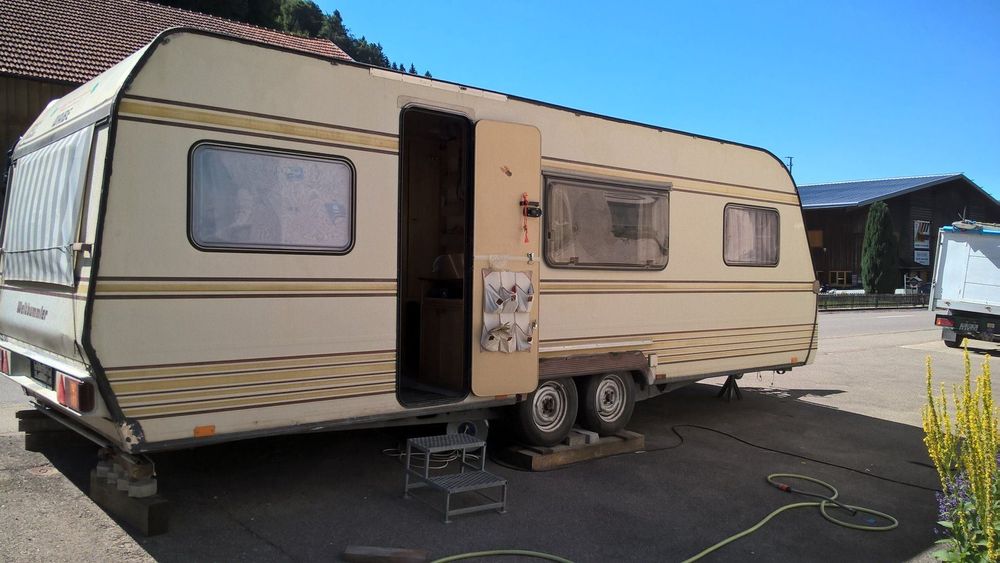 Wohnwagen mit Vorzelt | Kaufen auf Ricardo