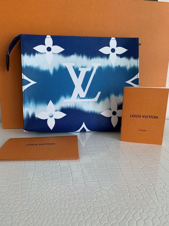 Louis Vuitton, Poche Lv Escale Toilette 26 Toiletry Bleu Blue Coated