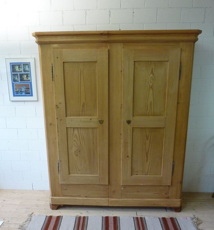 Antiker Holzschrank / Kleiderschrank kaufen auf Ricardo