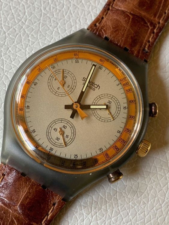 Swatch CHRONO GOLDFINGER - SCM 100 - NEU | Comprare su Ricardo