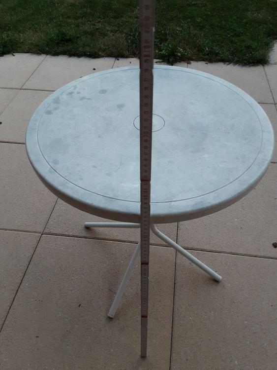 Kleines GartenTischchen rund weiss Kaufen auf Ricardo