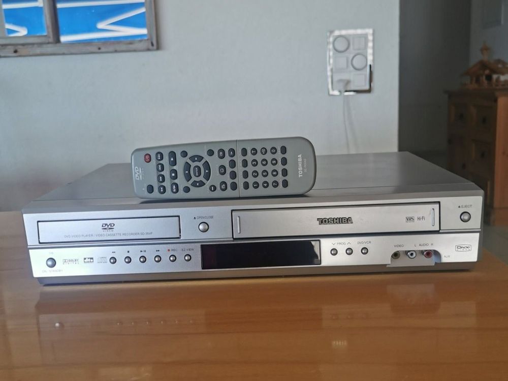 VHS/DVD Recorder TOSHIBA SD35VFSF ab 1. Kaufen auf Ricardo