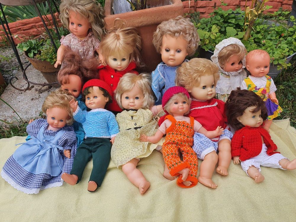 12 Puppen aus den 60/70er Jahren