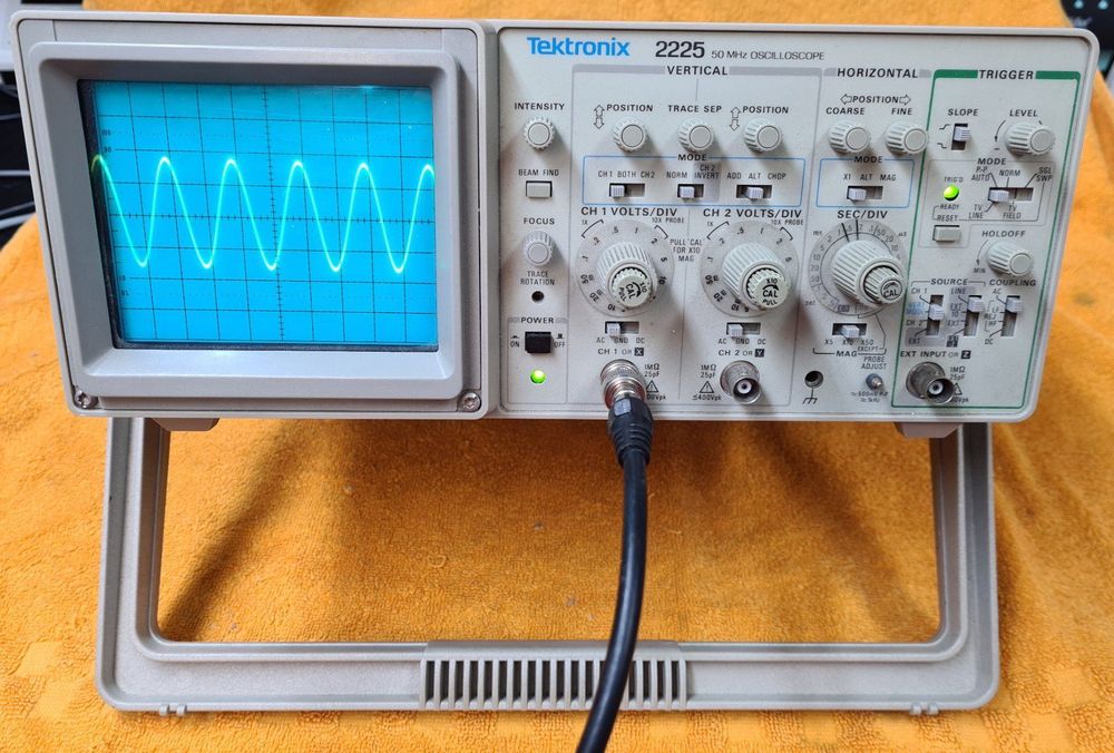 Tektronix 2225 50 MHz Oscilloscope | Kaufen auf Ricardo