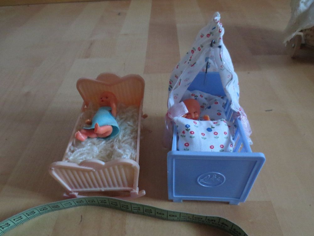 Antike Puppenstuben Babybettli m.Inhalt | Kaufen auf Ricardo
