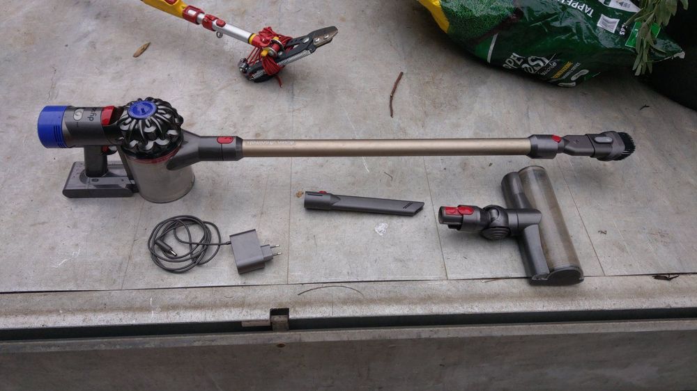 Dyson V8 Animal + Acheter sur Ricardo