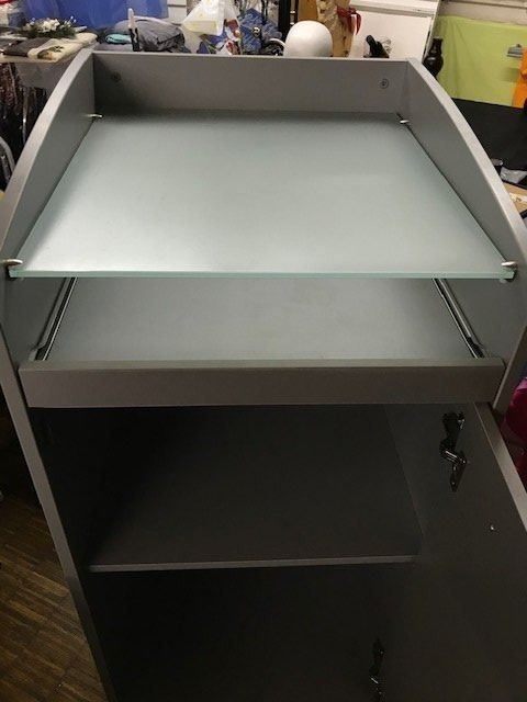 praktisches graues Möbel auf Räder | Kaufen auf Ricardo