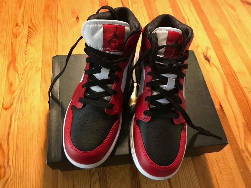 jordan mid chicago toe