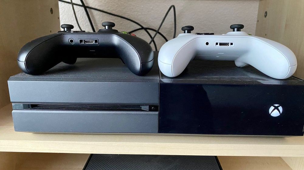 Xbox One inkl. 2 Controller (ohne Games) Kaufen auf Ricardo