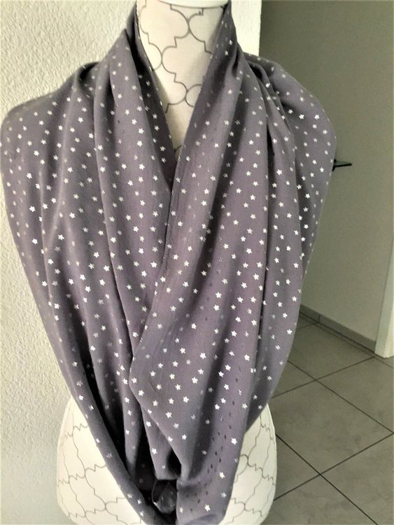 Loop Schal mit Sterne neuwertig | Kaufen auf Ricardo