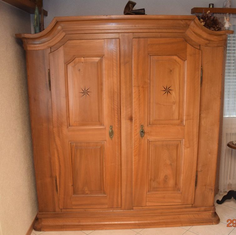 Antiker Schrank (Nussbaum?) | Kaufen auf Ricardo