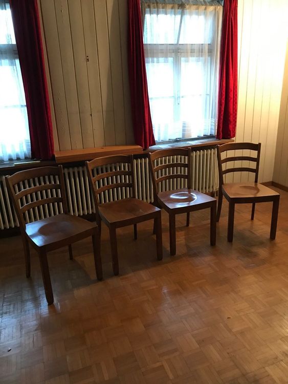 Vier gleiche Holzstühle Esszimmer Stühle | Kaufen auf Ricardo