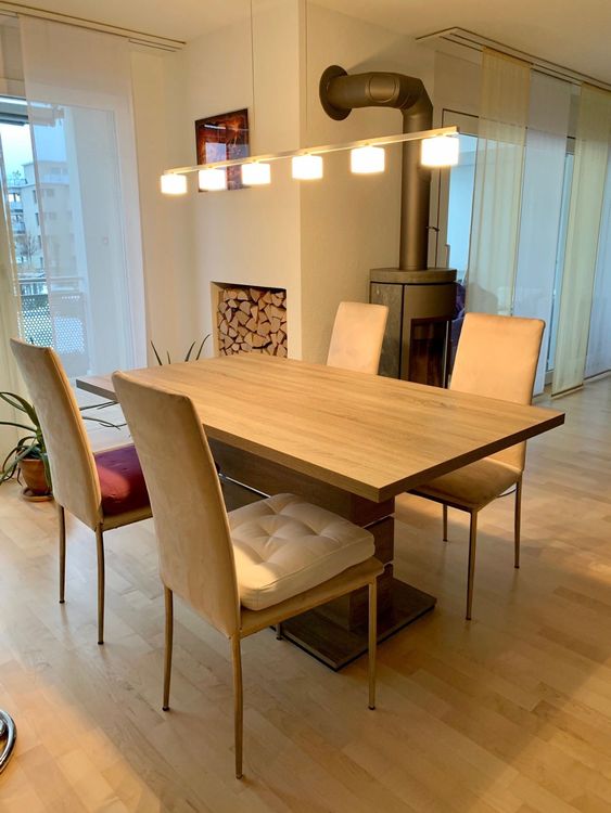 Eleganter Esszimmer-Tisch aus Holz | Kaufen auf Ricardo