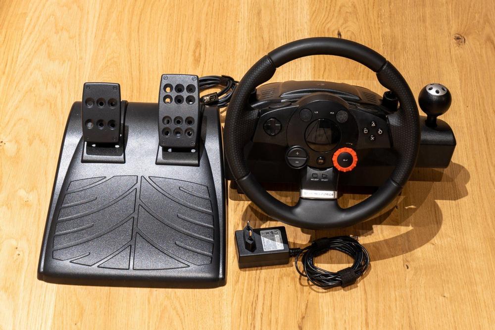 Как подключить logitech driving force gt к xbox one