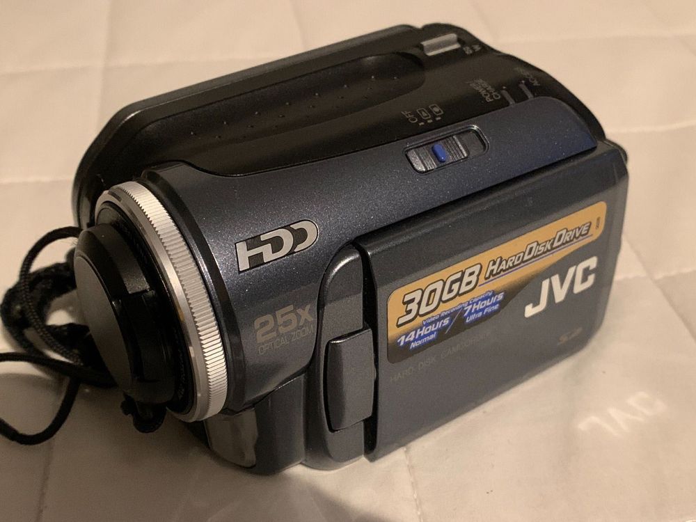 JVC HDD Videocamera mit 30Gb und Zubehör Kaufen auf Ricardo