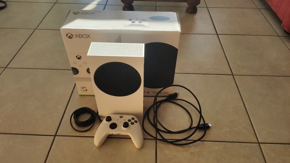 Used Xbox Series S with controller Acheter sur Ricardo