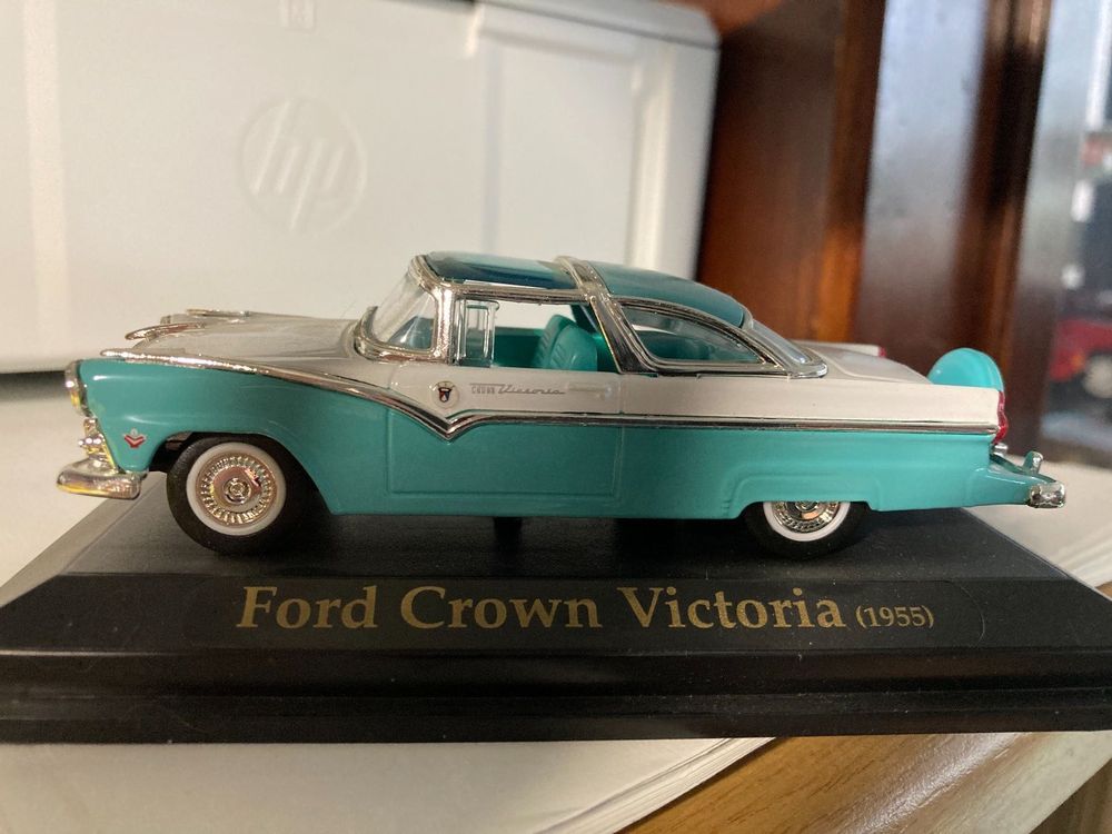 Ford crown victoria игрушка