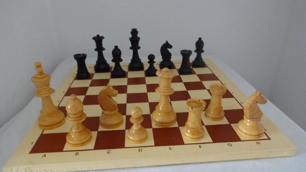 Schachbrett und Figuren Kaufen auf Ricardo Schachbrett und Figuren Kaufen auf Ricardo