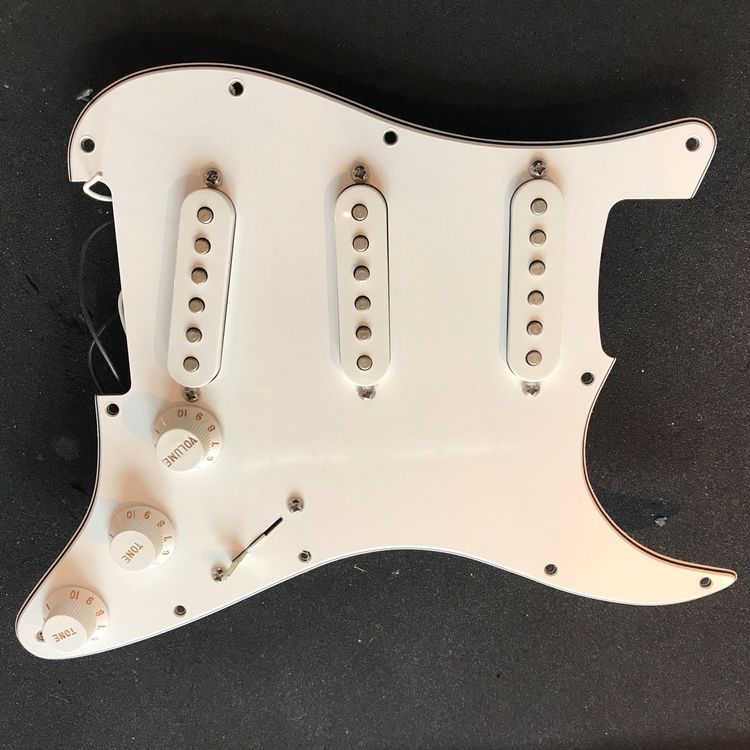 Fender Mexico Strat Pickguard komplett Kaufen auf Ricardo