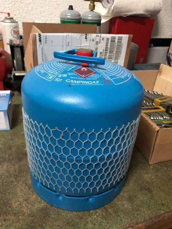 Neue volle Campingaz Gasflasche 907 / 6L Kaufen auf Ricardo