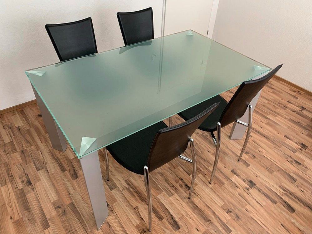 Cooler Esstisch mit vier Stühlen | Kaufen auf Ricardo